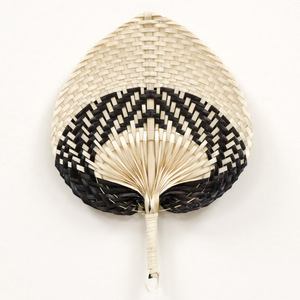 Lot de mini-éventails décoratifs en feuilles de palmier et bambou, pour la maison, l'hôtel, la station balnéaire, ou comme accent mural. - Product Image 1