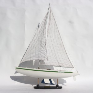 Modèle de Yacht en Bois Peint à la Main AUSTRALIA II, Décoration de Bateau à Voile, Objet de Collection - Product Image 1