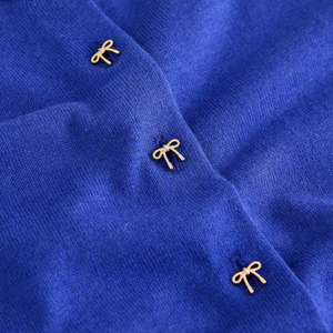 Cárdigan clásico de punto para mujer, azul cobalto, con botones, tacto suave, rico en algodón, cuello redondo, manga larga, con bolsillos, para venta al por mayor - Product Image 5