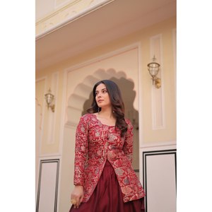 Lehenga Choli de Diseño Artesanal para Fiestas, en Satén con Estampado Floral, Corte en A, Cintura Imperio y Escote Redondo - Product Image 2