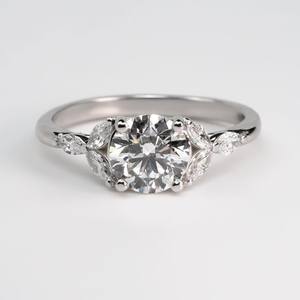 แหวนเพชร VVS ขนาด 3.00 กะรัต ทรงกลม เพชรเลี้ยงในห้องปฏิบัติการ แหวนหมั้นประดับเพชรทรงมาร์คีส์ด้านข้าง ทอง 10K 14K 18K แหวนเจ้าสาว ขายส่ง OEM ODM - Product Image 1