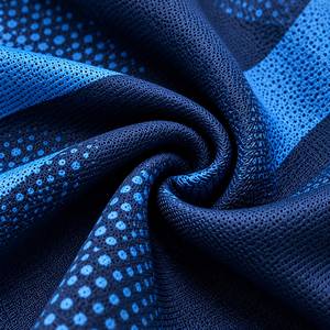 Camiseta de Fútbol Sublimada para Hombre, Manga Corta, Cuello Redondo, Absorbe la Humedad, 100% Poliéster, Corte Atlético, Estampado Geométrico Azul - Product Image 4
