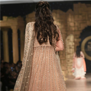 Vestido Lehnga Estilo Asiático para Novia Pakistaní, Lehnga Nupcial Pesada Personalizable para el Día de la Boda - Product Image 2