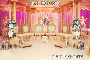 Tabouret de luxe à assise basse pour chaises Mandap – Achat personnalisé pour la cérémonie royale Haldi/Mehndi, configuration de scène extérieure pour événements à Londres - Product Image 6