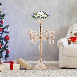 Candélabre doré avec accents en cristal, porte-bougie à 5 bras, décoration d'intérieur, décoration de mariage - Product Image 1