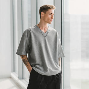 T-shirts oversize à épaules tombantes et col en V pour hommes – Mode estivale streetwear coupe ample – T-shirts à manches courtes col en V OEM pour hommes - Product Image 1