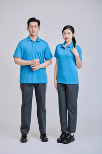 เสื้อเชิ้ตแขนสั้นผู้ชายแบรนด์เวียดนาม FMF สีฟ้าอ่อน โลโก้ด้านหน้า คอเสื้อตัดสี ผ้าถักเนื้อผ้าฝ้าย นุ่มและทนทาน - Product Image 6