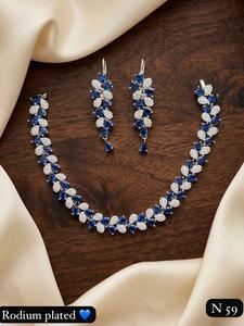 Conjunto de Collar y Aretes de Oro con Incrustaciones de Kundan y Perlas, Joyería de Boda para Mujer, Estilo Clásico, Diseño Geométrico - Product Image 3