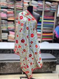 Vente en gros de vêtements de plage ethniques indiens brodés, dupattas Phulkari, dupattas en georgette brodés à la main et colorés pour femmes - Product Image 2