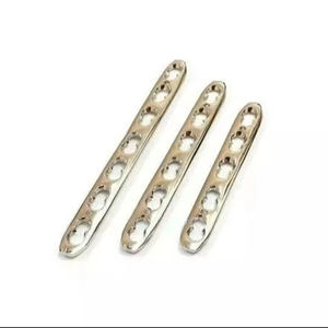 Plaque tubulaire orthopédique vétérinaire en titane à verrouillage 1/3, 3,5 mm, pour la fixation des fractures osseuses, 10 pièces - Product Image 1