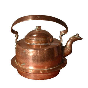 Hervidor de cobre antiguo artesanal con pátina natural y construcción tradicional ideal para coleccionistas y decoración rústica del hogar - Product Image 3