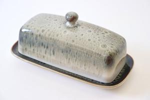 Moderno Contenedor de Mantequilla con Diseño Moteado, Tapa de Fácil Agarre, Bandeja Profunda para Servir, Acabado Brillante, Elegante Plato para Mantequilla para la Mesa de Cocina - Product Image 6