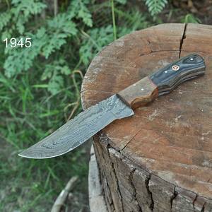 Couteau de chasse Damas haut de gamme fait main – Lame fixe ultra-affûtée avec manche ergonomique en bois pour le camping et le bushcraft - Product Image 1