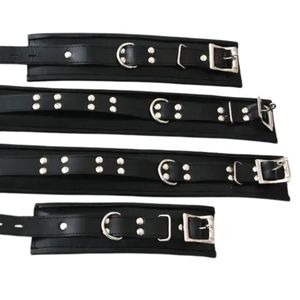 Menottes en cuir noir avec rembourrage et verrous pour une retenue sécurisée - Product Image 5