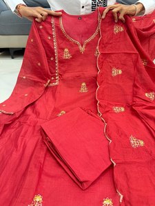 ฤดูกาลนี้ ลองสวมใส่เสื้อปักลายประดับเลื่อมและกระจกแท้ พร้อมกางเกงและผ้าคลุมไหล่ของเรา - Product Image 5