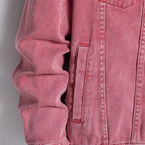 เสื้อแจ็คเก็ตยีนส์สีแดงสำหรับผู้ชาย ทรงปกติ ติดกระดุมด้านหน้า สีพื้น สวมใส่สบายๆ ในฤดูใบไม้ร่วง ผลิตจากผ้าฝ้ายทอ 100% ซักได้ - Product Image 6