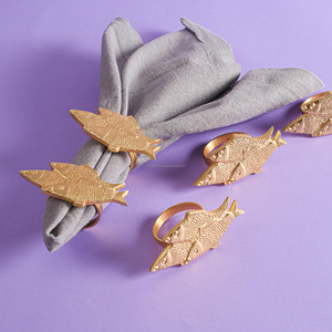 Vente à chaud rond de serviette en forme de poisson doré cercle de serviette en métal boucle de serviette décoration de table rond de serviette en gros quantité en vrac pas cher - Product Image 3