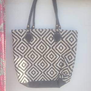 กระเป๋าสะพายไหล่ผ้าแจ็คการ์ดทอมือ - Product Image 4