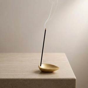 Porta Incienso Metálico en Forma de Hoja Disponible a Precio de Mayoreo - Product Image 1