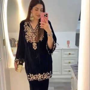 ชุดเสื้อกำมะหยี่ปักลายพร้อมกางเกงทรงปล่อยขาบาน ตกแต่งด้วยผ้าไมโครเย็บติดภายใน  ชุดสไตล์ชาติพันธุ์สำหรับผู้หญิง ไซส์ M L XL และ XXL - Product Image 1