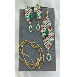 Hermoso Juego de Collar y Aretes con Colgante de Latón Chapado en Oro de Primera Calidad con Piedras de Circonia Cúbica para Mujer, Ideal para Fiestas - Product Image 2