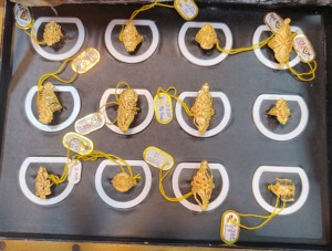 Bague élégante en or massif 22 carats à motif floral pour femme, bijoux ethniques authentiques faits à la main, idéale pour les fêtes et les mariages. - Product Image 2