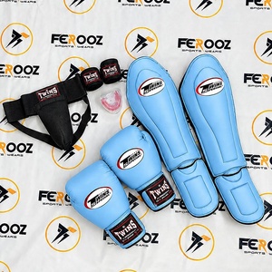 Kit complet d'entraînement sportif avec gants de boxe rembourrés de couleur vert forêt, protège-jambes et autres équipements de protection MMA - Product Image 2
