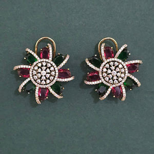 Dernières boucles d'oreilles tendance avec zircon cubique et laiton plaqué rhodium, style classique pour femme, bijoux d'anniversaire d'Inde - Product Image 2