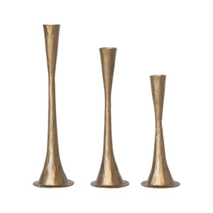 Juego de 3 candelabros de latón antiguo forjados a mano, decorativos para bodas, cenas, fiestas y decoración del hogar. - Product Image 1