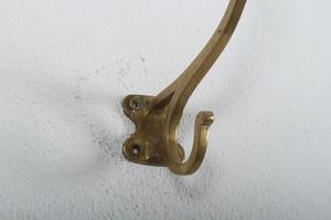 Gancho Doble Metálico Multiusos de Alta Resistencia para Colgar en la Pared, Ideal para la Entrada o el Dormitorio - Product Image 3