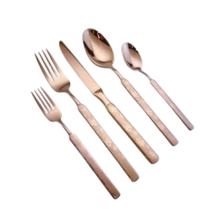 Juego de cubiertos de acero inoxidable de alta calidad con un elegante acabado pulido a espejo que mejora la experiencia gastronómica en general. - Product Image 2