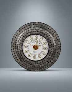 นาฬิกาแขวนผนังไม้ทำมือจากเหรียญเก่า - Product Image 2