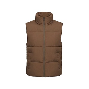 Gilet matelassé marron à col montant, fermeture éclair, rembourrage en polyester, vêtement d'hiver - Product Image 1