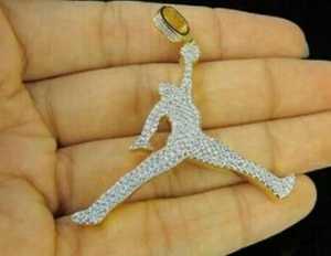 Colgante de Lujo Jump Man Jordan Rapper Bust HipHop Chapado en Oro de 18K Plata 925 con Moissanita VVS Personalizada - Product Image 4