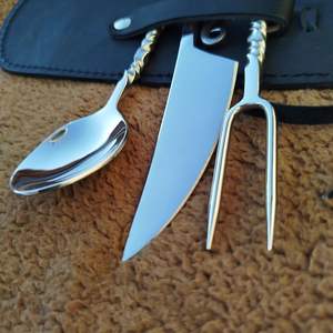 Ensemble de couverts médiévaux forgés à la main - Ensemble de 3 ustensiles vikings (fourchette, cuillère et couteau) - Ensemble de couverts médiévaux avec étui en cuir - Product Image 3