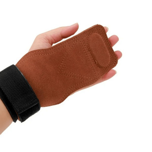 Nayab Industries - Agarraderas de Cuero Multiusos para Entrenamiento, Cierre de Gancho y Bucle, Protección Avanzada para Entrenamiento Físico y Levantamiento de Pesas - Product Image 4