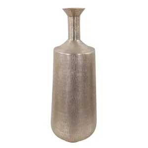 Vase à fleurs en métal doré contemporain fait main, support haut de gamme pour arrangements floraux, pour architectes, designers d'intérieur, maisons de luxe - Product Image 1