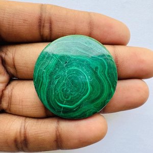 Fournisseur de pièces de malachite naturelle personnalisées, pierres précieuses 35x35x4 mm pour marques de luxe - Product Image 1