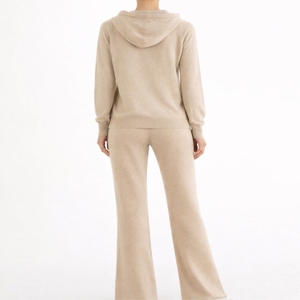 Ensemble de survêtement pour femme : veste zippée à capuche et pantalon large, style moderne, survêtement premium pour femme - Product Image 2