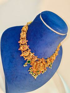 Collier pendentif Lakshmi en or 22 carats, bijoux de temple antiques, mariage indien traditionnel, disponible en OR/ARGENT/BRASS - Product Image 2