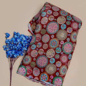 Tissu en crêpe opulent couleur bordeaux profond avec broderie mandala circulaire, détails de paillettes scintillantes, matière douce, respirante et légère - Product Image 2