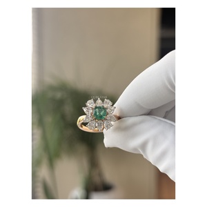 Anillo de Compromiso de Lujo con Halo de Perlas y Diamante Cultivado en Laboratorio de Corte Pera de 1.35 Ct, Joyería Floral en Racimo para Mujer en Oro Sólido de 14K - Product Image 4