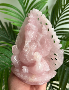 Statue de Ganesha en quartz rose sculptée à la main avec motif floral au dos, idole de dieu hindou pour la décoration de la maison ou du temple, cadeau - Product Image 3
