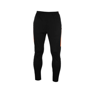 Chándal Deportivo Personalizado para Hombre, Negro y Naranja, con Cierre Completo, de Secado Rápido, Poliéster, Corte Regular, con Bolsillos Laterales - Product Image 3