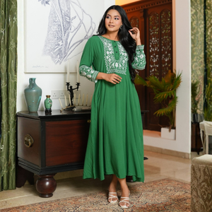 Robe élégante en mousseline de soie verte pour femmes - Product Image 3