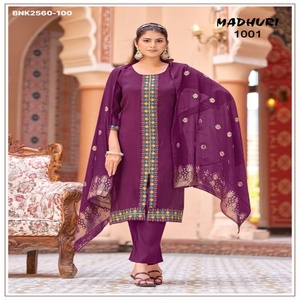 Conjunto de Kurti-Pantalón-Dupatta de Viscosa de Alta Calidad con Bordado Mal Chanderi, Proveedor y Exportador Mundial de Moda Femenina - Product Image 1