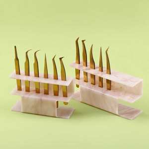 Soporte Minimalista para Pinzas de Plástico y Acrílico con Base Pesada para Mayor Estabilidad, Organizador de Herramientas para Extensiones de Pestañas, Calidad Duradera A+ - Product Image 4