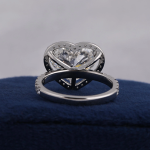 Anillo de Compromiso de Diamante Corte Corazón Platino con Diamantes Laterales, Joyería Clásica para Mujer con Certificación IGI - Product Image 3