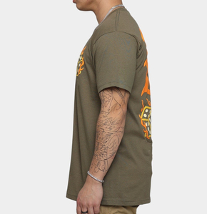 T-shirt en jersey de coton à manches courtes et col rond pour homme, vert olive, avec imprimé orange au dos, coupe décontractée, longueur normale - Product Image 2
