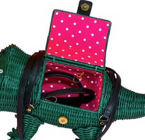 Cesta de Almacenamiento de Mimbre con Forma de Cocodrilo Verde, Cesta de Regalo Tejida Única y Caja de Almacenamiento de Escritorio Novedosa - Product Image 4